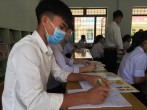 Học sinh Kon Tum ôn tập môn Địa lý trước khi nghỉ học để phòng chống dịch Covid-19